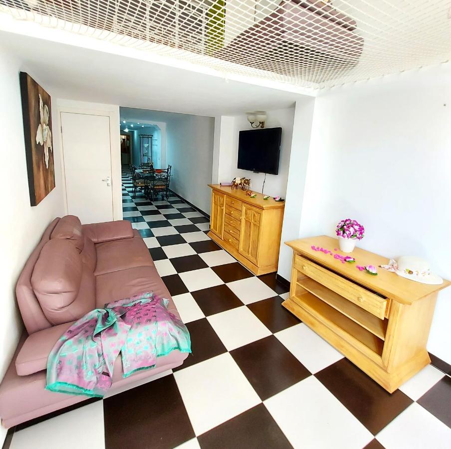 Elegant 3 Bedrooms, Wifi Free Адехе Екстериор снимка