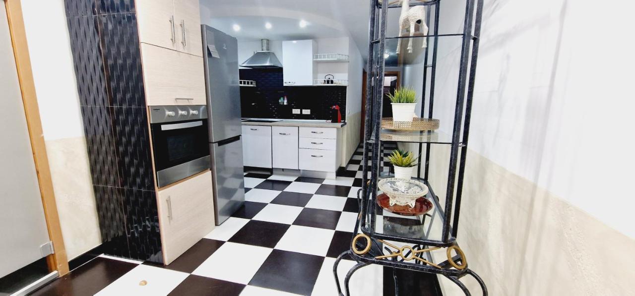 Elegant 3 Bedrooms, Wifi Free Адехе Екстериор снимка