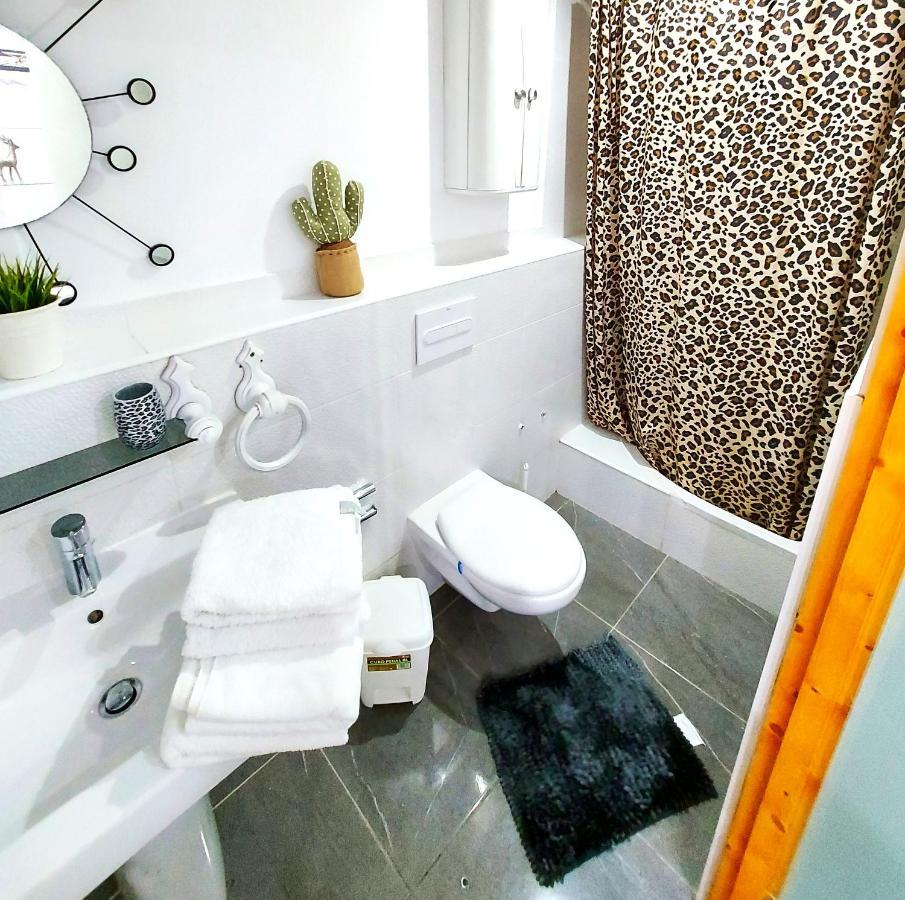 Elegant 3 Bedrooms, Wifi Free Адехе Екстериор снимка